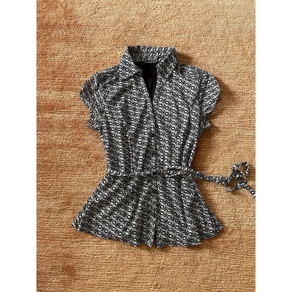 Essentials by Milano Black White Geo Print Buttons Up Belted Blouse Top Size M - Picture 1 of 8